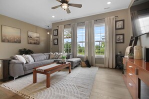 Télévision, cheminée