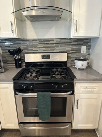 House of Gucci Inspired I 4BR + Free Parking + Prime Location I
Discounted Rate