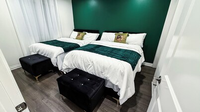 House of Gucci Inspired I 4BR + Free Parking + Prime Location I
Discounted Rate