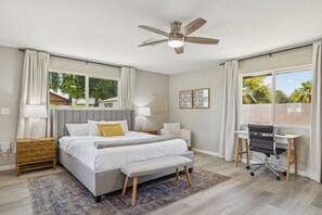 5 間睡房、書桌、熨斗/熨衫板、可攜式嬰兒床