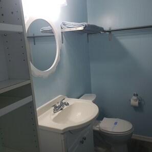 Toallas, jabón, papel de baño 