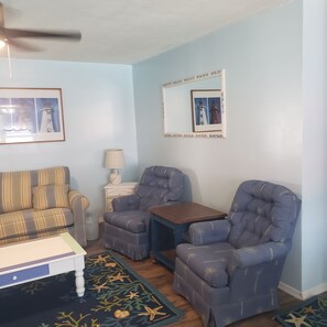Smart TV - 2-bedroom condo in charming Ocean City with AC, WiFi. Enjoy your stay! (Ocean City)