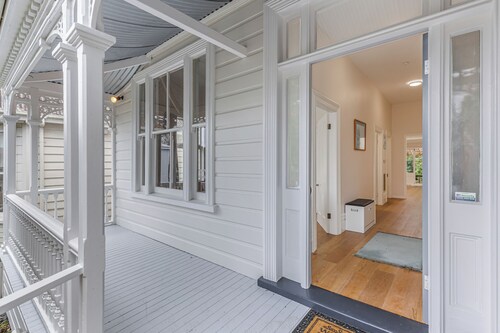 Gorgeous 4BR Mt Eden Retreat by Zodiak Stays