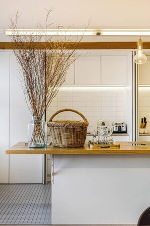 Mini-fridge, microwave, oven, stovetop