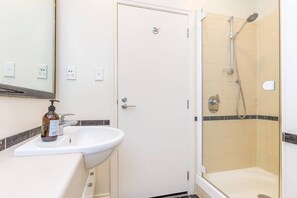 Apartment | Bathroom