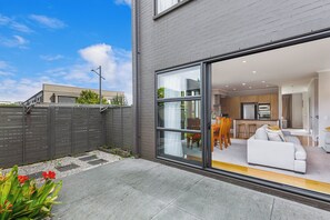 Exterior - Comfy 4BR Home w/ Mt. Wellington View Zodiak Stays (Auckland)
