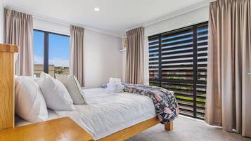 Villa | Iron/ironing board, free WiFi