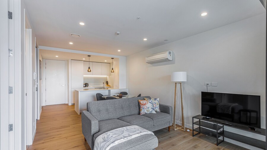 Stylish Apt With Balcony And Full Amenities