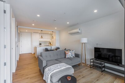 Stylish Apt+Balcony+Full Amenities Zodiak Stays
