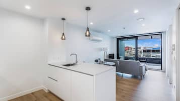 Refrigerador, microondas, horno, placa de cocina