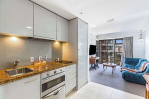 Private kitchen - Boutique Apt in the Heart of Auckland Zodiak Stays (Auckland)