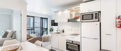 Apartment | Eigene Küche | Kühlschrank, Mikrowelle, Ofen, Herdplatte