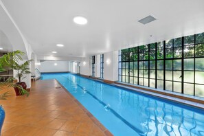 Una piscina techada