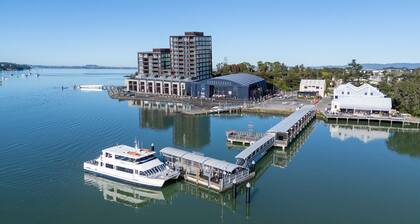 Catalina Bay 2BR w Balcony Views by Zodiak Stays