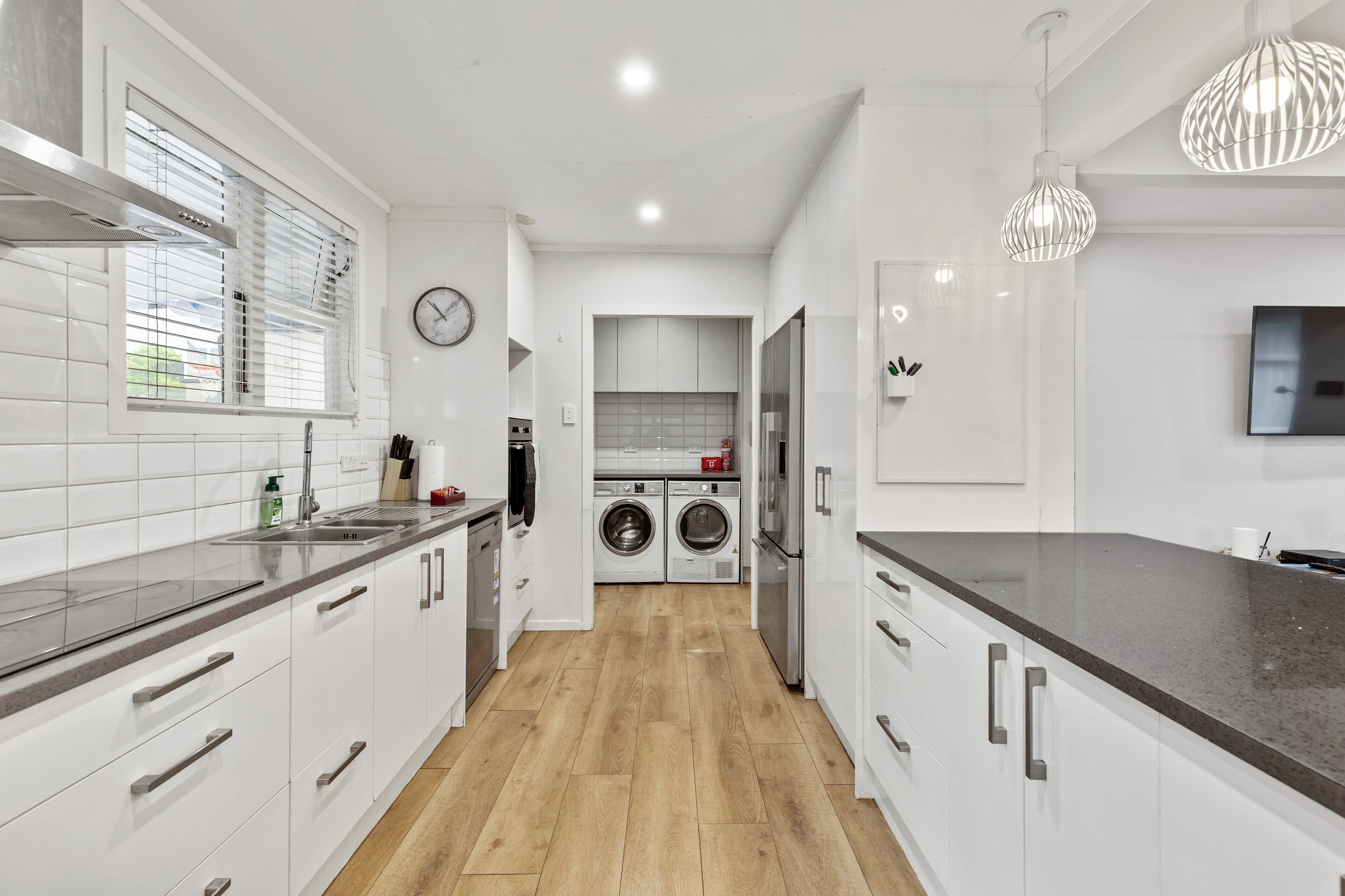 Villa | Cocina privada | Frigorífico, microondas, horno y placa de cocina