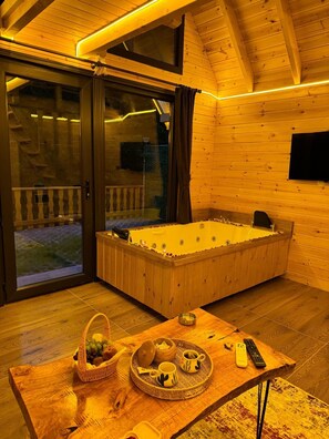 컴포트 방갈로, 발코니, 산 전망 | 분사식 욕조