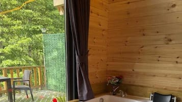 Bungalow Confort, balcón, vistas a la montaña | Bañera de hidromasaje