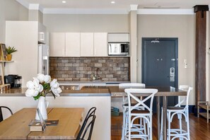 Appartement | Cuisine privée | Réfrigérateur, micro-ondes, four, plaque de cuisson