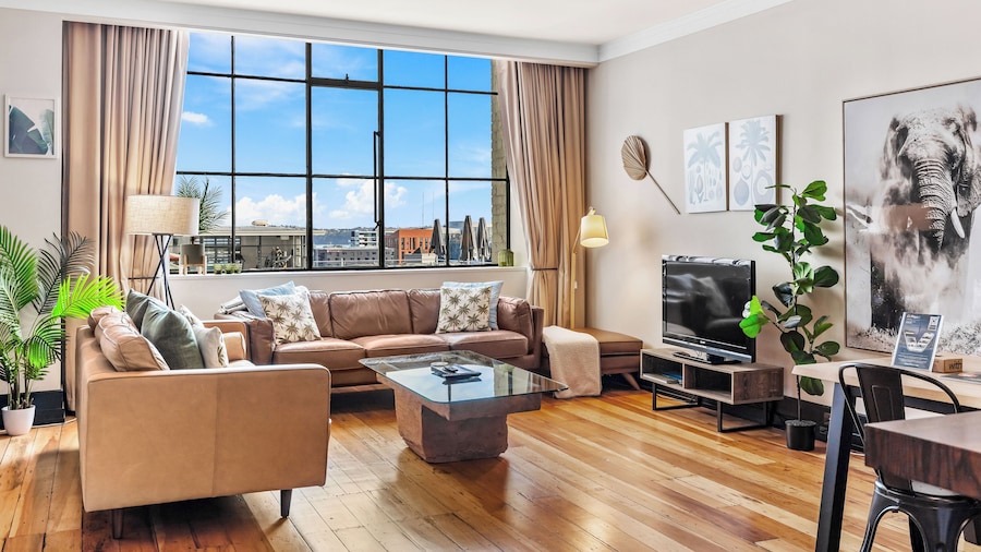 Spacious 2Br In Cbd Pool Gym Parking