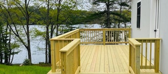 Cozy Lakefront Cottage with Stunning Views, Deck, BBQ Grill, and Outdoor Firepit