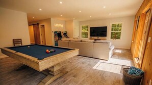 A pool table, a sofa, a television, and a wooden wall. - North Conway Winter & Summer Retreat with Hot Tub & Fire Pit (Conway)