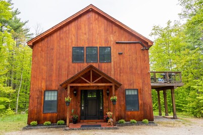 Spacious Mountain Retreat in the Heart of North Conway, NH