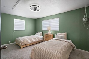 2 bedrooms, iron/ironing board, free WiFi, bed sheets