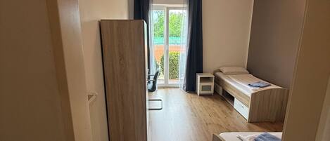 1 bedroom, bed sheets