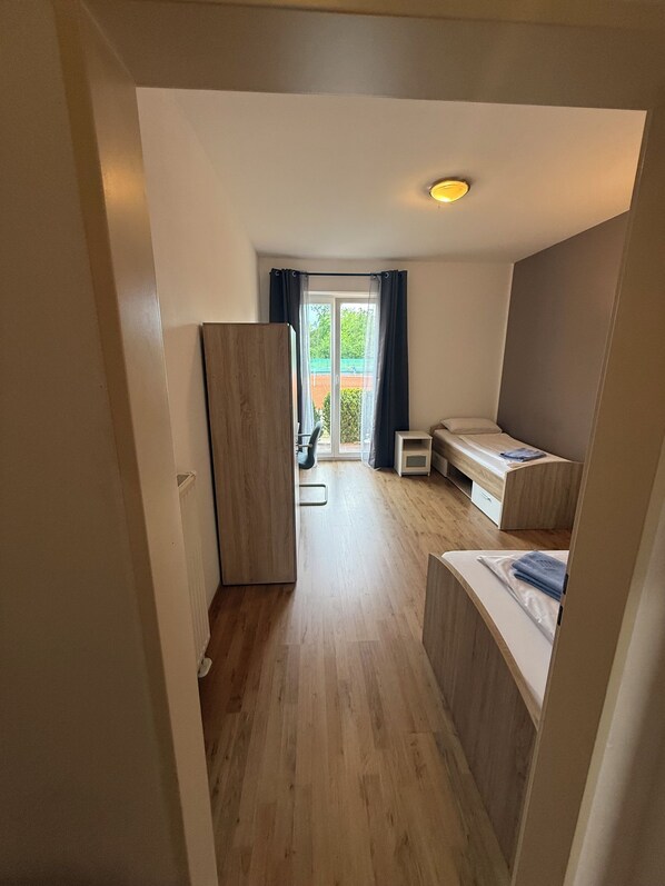 1 bedroom, bed sheets