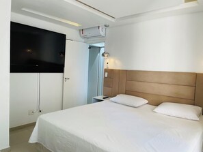 3 bedrooms, WiFi, bed sheets - ✨Beachfront Apartment in Guarujá ✨ (Vila Luis Antonio Guarujá)