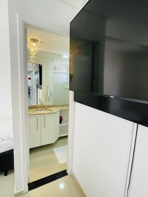 3 bedrooms, WiFi, bed sheets - ✨Beachfront Apartment in Guarujá ✨ (Vila Luis Antonio Guarujá)