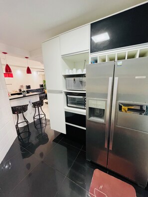 Mikrobølgeovn og kokeplater