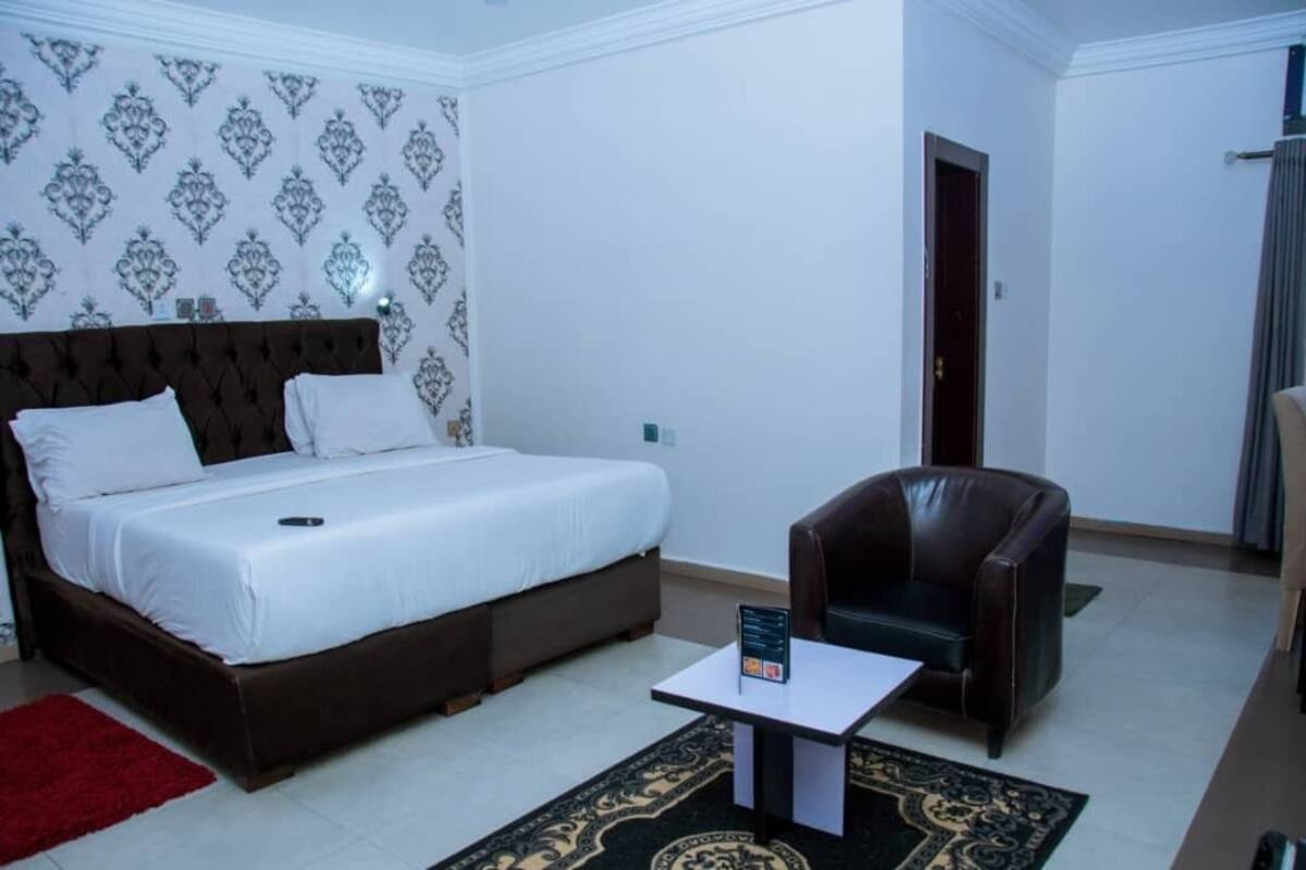 Deluxe Room, 1 Bedroom | Desk, laptop workspace, WiFi (free)