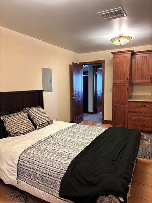 6 bedrooms, WiFi, bed sheets