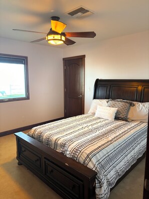 6 bedrooms, WiFi, bed sheets - Spacious 6-bedroom hilltop cabin in tranquil Oracle (Oracle)