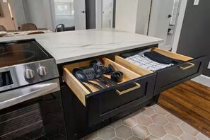 Fridge, microwave, oven, stovetop - Gothic Guy, Cozy and Chic, Walk Downtown (Bryan)