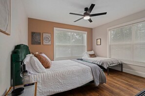 2 bedrooms, WiFi, bed sheets