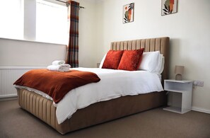 3 dormitoris, planxa i posts de planxar, wifi i roba de llit 