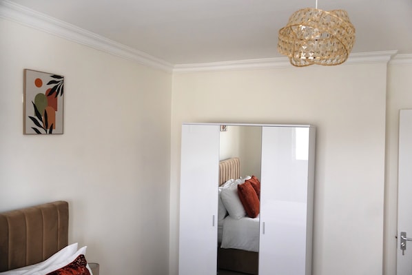 3 chambres, fer et planche à repasser, Wi-Fi, draps fournis
