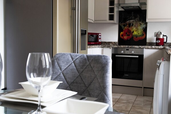 Micro-ondes, four, plaque de cuisson, lave-vaisselle