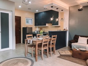 Apartamento, 2 habitaciones | Comedor
