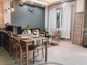 Apartamento, 2 quartos | Sala de jantar