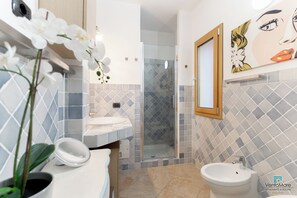 Premier Apartment, Terrace, Executive Level | Bathroom - Vento Mare Apartments & Suites-Palau (Palau)