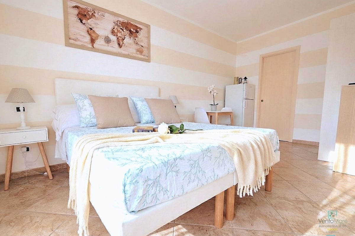 Standard Studio, Kitchenette | Living area