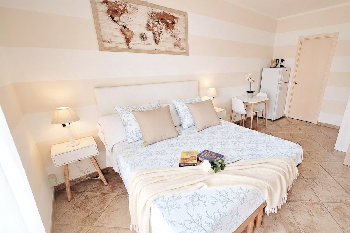 Standard Studio, Kitchenette | In-room safe, blackout curtains, iron/ironing board, free WiFi