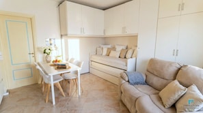 Premier Apartment, Terrace, Executive Level | Living area - Vento Mare Apartments & Suites-Palau (Palau)