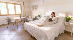 In-room safe, blackout curtains, iron/ironing board, free WiFi - Vento Mare Apartments & Suites-Palau (Palau)