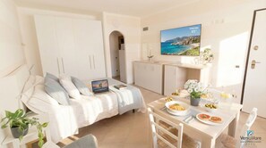 In-room safe, blackout curtains, iron/ironing board, free WiFi - Vento Mare Apartments & Suites-Palau (Palau)