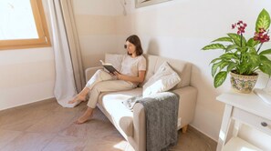 In-room safe, blackout curtains, iron/ironing board, free WiFi - Vento Mare Apartments & Suites-Palau (Palau)