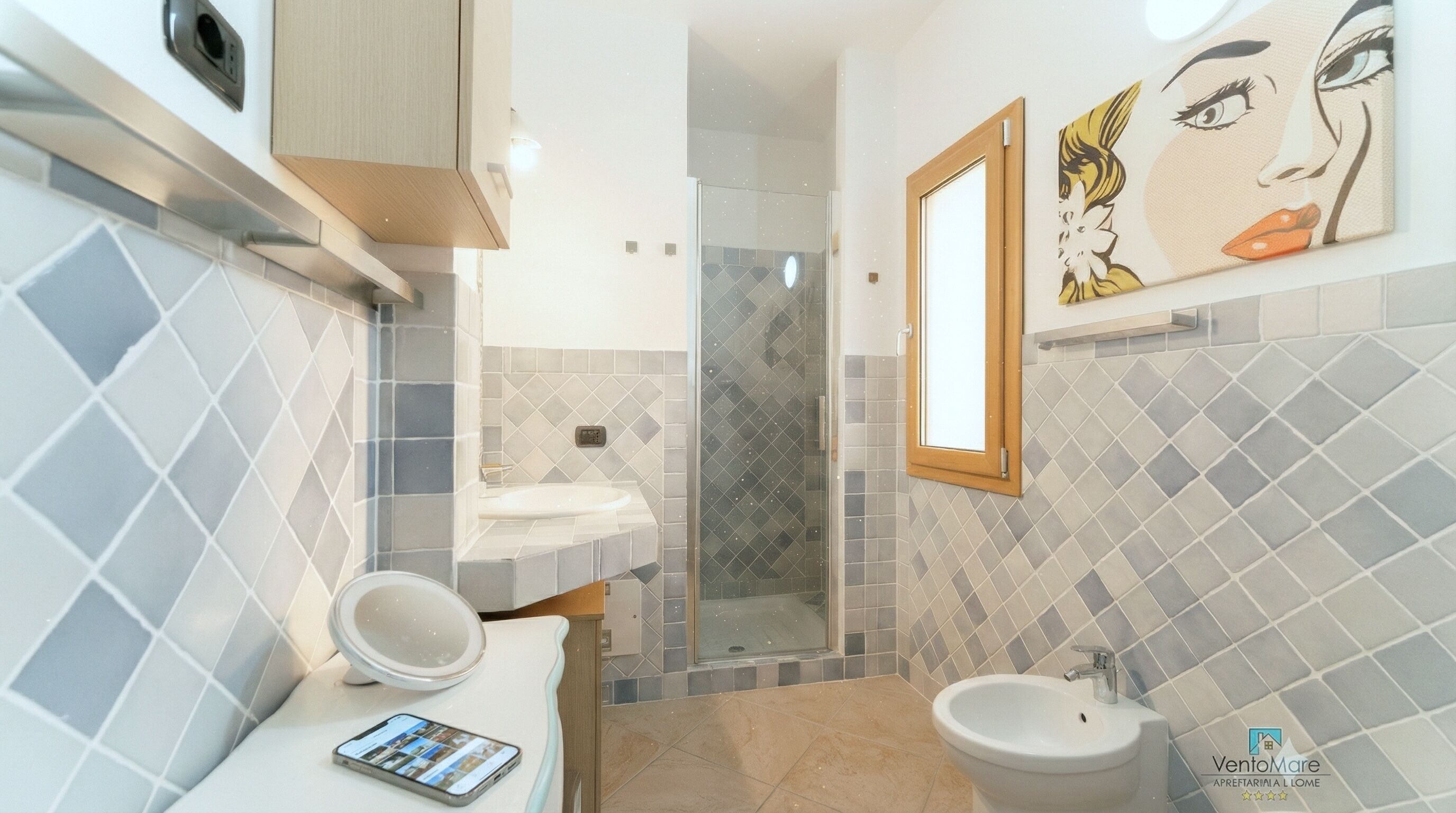 Appartement Premier, terrasse, secteur Affaires | Salle de bain | Douche, séchoir à cheveux, bidet, serviettes fournies